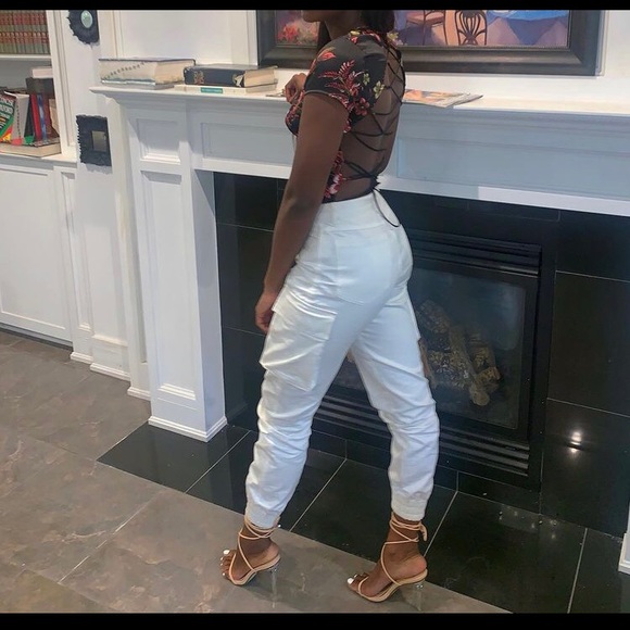 Floral pretty little thing lace up bodysuit - Picture 2 of 2